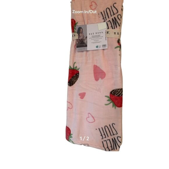 New! Rae Dunn Sweet Stuff Valentine's Throw Chocolate Covered Strawberries - Picture 1 of 2